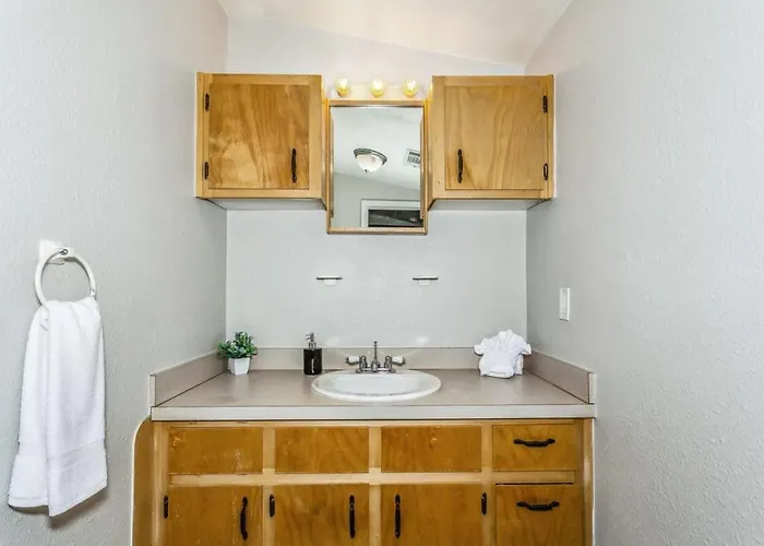 North Highlands Nest- Unit D Pensacola