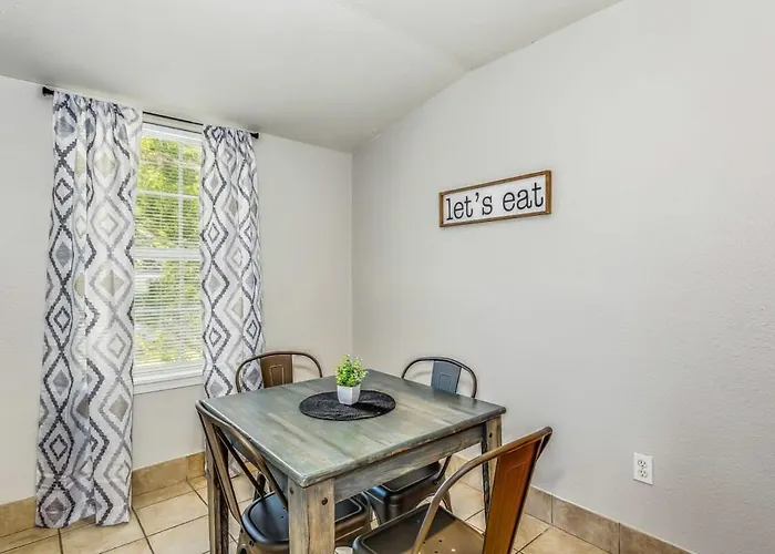 Apartment North Highlands Nest- Unit D *