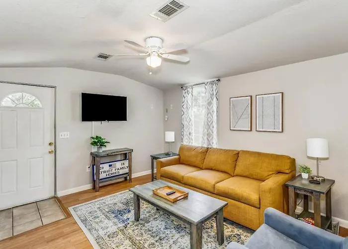 Apartment North Highlands Nest- Unit D *