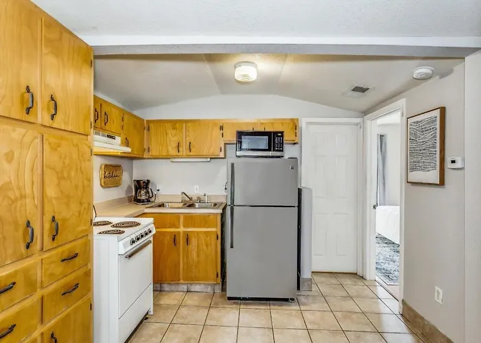 North Highlands Nest- Unit D * Pensacola